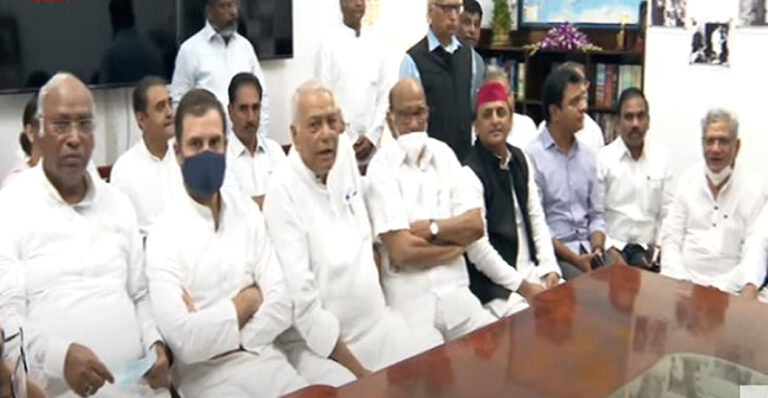 यशवंत सिन्हा ने राष्ट्रपति चुनाव के लिए नामांकन दाखिल किया, शरद पवार, राहुल गांधी समेत कई नेता साथ दिखे