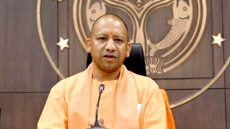 यूपी में बड़ा प्रशासनिक फेरबदल, 21 IAS अफसरों के तबादले; लखनऊ व कानपुर समेत 9 जिलों के DM बदले गए