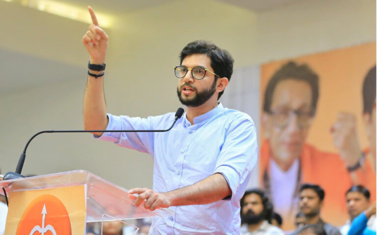 आदित्य ठाकरे बोले- गद्दारों के सवालों का जवाब नहीं दूंगा; वे बताएं धोखा क्यों दिया?