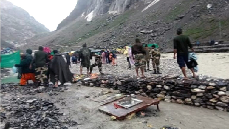 अमरनाथ यात्रा: बादल फटने से मरने वाले लोगों की संख्या बढ़कर 15 हुई