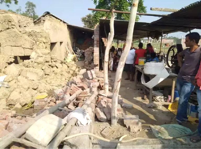 अयोध्‍या में जबर्दस्‍त विस्‍फोट, मलबे में बदला मकान, 9 बोरी अवैध विस्‍फोटक बरामद!