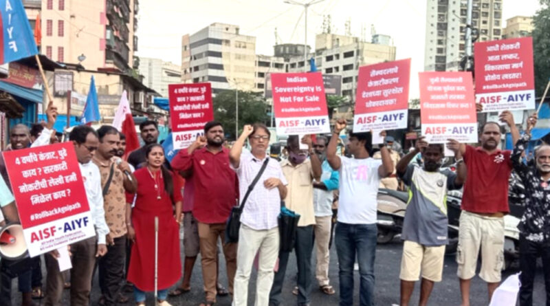 अग्निपथ योजना एवं एक्टिविस्ट तीस्ता सीतलवाड़ और पूर्व डीजीपी श्रीकुमार की गिरफ्तारी के खिलाफ विरोध-प्रदर्शन