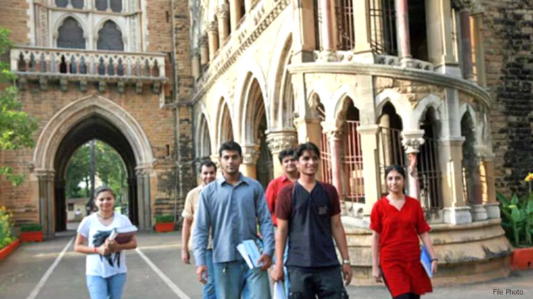 मुंबई यूनिवर्सिटी की आज होने वाली सभी परीक्षाएं रद्द हुईं, भारी बारिश के अलर्ट के चलते लिया गया फैसला