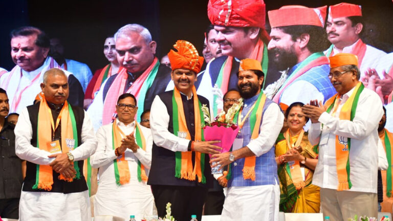 महाराष्ट्र: दिल पर पत्थर रख एकनाथ शिंदे को बनाया गया मुख्यमंत्री, चंद्रकांत पाटिल के दावे के बाद सियासी संकट बढ़ा?