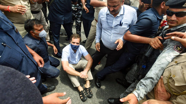 सोनिया गांधी से ईडी की पूछताछ पूरी, अब जरूरत पड़ने पर नए समन के साथ किया जाएगा तलब, कांग्रेस सांसदों का संसद के बाहर धरना