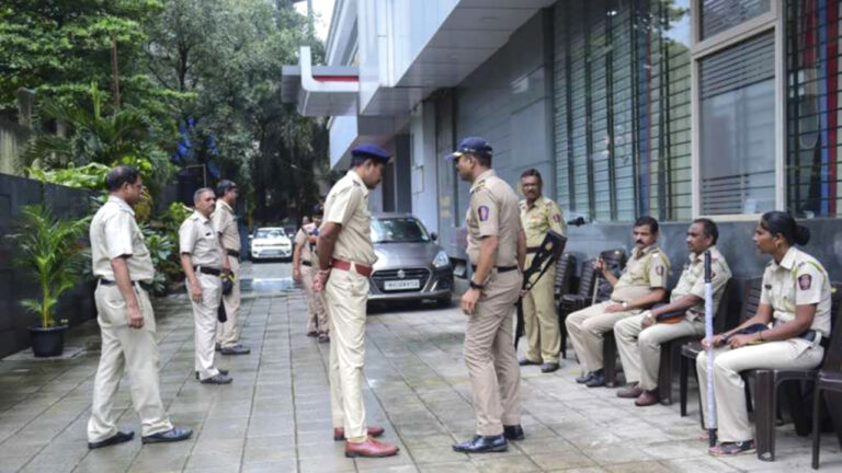 ठाणे में मजबूर लड़कियों से कराया जा रहा था देह व्यापार, पुलिस ने गिरोह का पर्दाफाश कर तीन लड़कियों को छुड़ाया