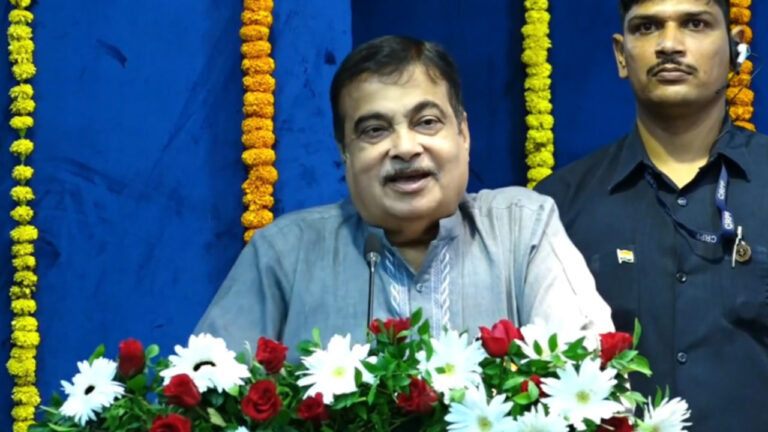 केंद्रीय मंत्री गडकरी ने कहा- सरकार हमारे हिसाब से चलेगी, अफसरों को सिर्फ 'हां सर' कहना है...