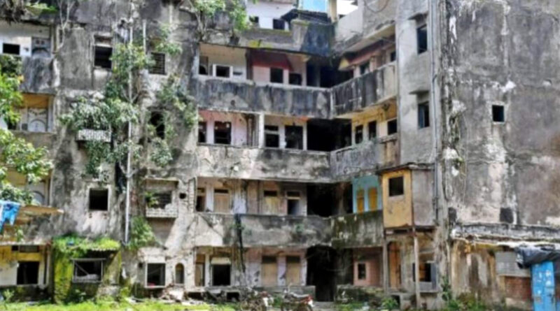 मुंबई के जीटीबी नगर की जर्जर इमारतों में रहने को मजबूर सैकड़ों परिवार; आर्थिक स्थिति ख़राब होने से किराये पर घर लेना भी नहीं हो रहा संभव