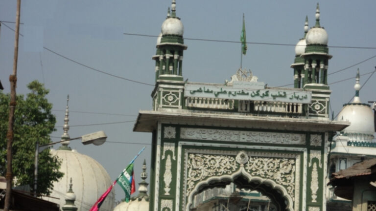 मुंबई: माहिम में मीठी नदी में दो युवक डूबे, एक की लाश बरामद और दूसरे की तलाश जारी