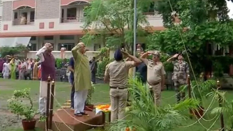 भारत को बहुत संघर्ष के बाद मिली आजादी, देश को क्या दिया यह सोचने की जरूरत: भागवत