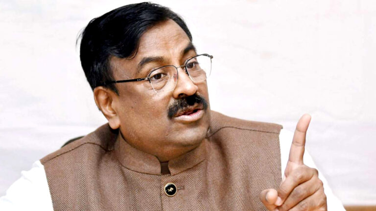 शिंदे सरकार के मंत्री का बड़ा फैसला- अब फोन उठाने पर अफसर 'Hello' नहीं, 'वंदे मातरम बोलेंगे'