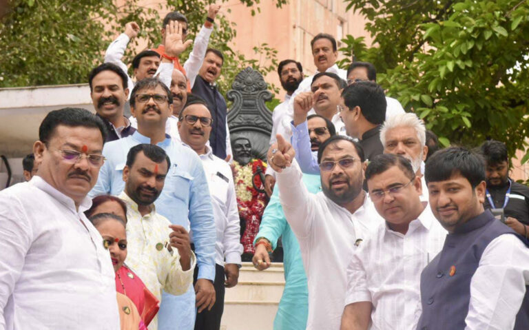 देवेंद्र फडणवीस विधान परिषद में सदन के नेता नियुक्त, सीएम शिंदे ने की घोषणा