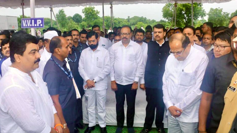 बीड में राजकीय सम्मान के साथ हुआ मेटे का अंतिम संस्कार, मुख्यमंत्री और उपमुख्यमंत्री सहित कई नेताओं ने दी श्रद्धांजलि