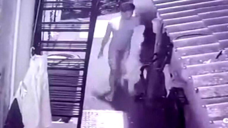 रात के अँधेरे में जिस्म पे तेल लगाकर 'नंगे' बदन चोरी करने वाले चोर को पुलिस ने किया गिरफ्तार