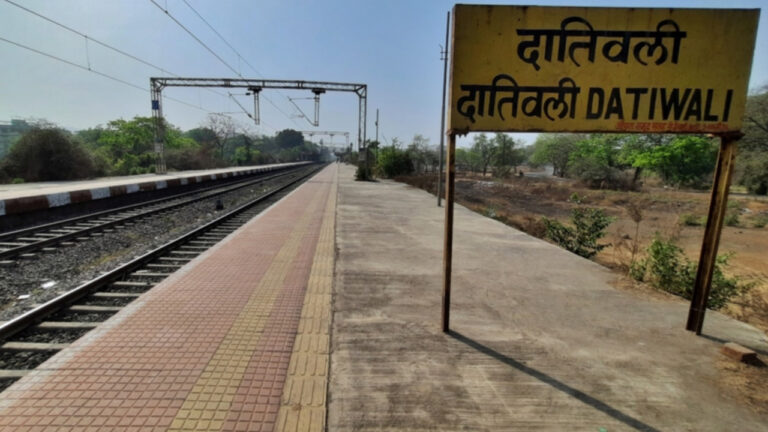ठाणे में केबल ऑपरेटर ने ट्रेन के आगे कूदकर दे दी जान; सुसाइड नोट बरामद, 15 लोगों पर केस दर्ज