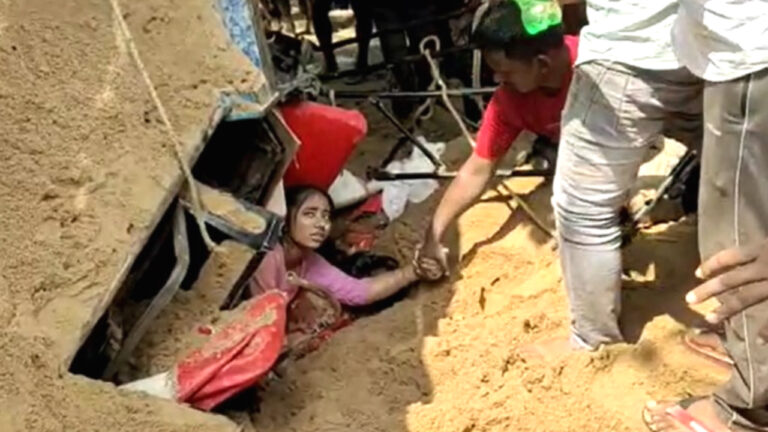 मोतिहारी में बालू से लदा ट्रक ऑटो पर पलटा, पांच लोगों की मौत; 5 घायल