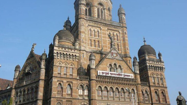 मुंबई: मराठी नामफलक को लेकर सख्त हुई बीएमसी, नियम पालन नहीं करने वालों के खिलाफ कार्रवाई अभियान शुरू