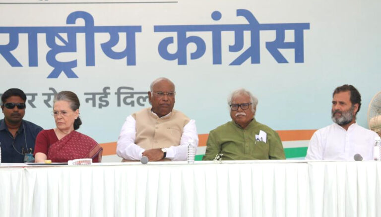 खड़गे ने कांग्रेस स्टीयरिंग कमेटी का किया ऐलान सोनिया-राहुल समेत 47 नेता शामिल