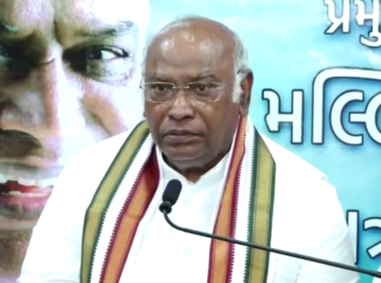 कांग्रेस नेता खड़गे बोले- जब मैं अध्यक्ष बनूंगा तो ‘रिमोट कंट्रोल’ मेरे पास ही रहेगा…बीजेपी में कहा है?