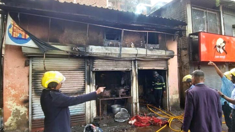 पुणे में बिरयानी की दुकान में आग, 6 वर्षीय बच्ची की दम घुटने से हुई मौत!