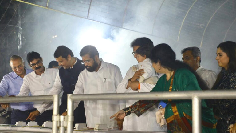 मनसे के 'दीपोत्सव समारोह' में शामिल हुए सीएम शिंदे और देवेंद्र फडणवीस, मनपा चुनाव को लेकर राजनीति तेज