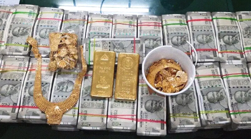टिटवाला रेलवे स्टेशन पर यात्री के बैग से 1.71 करोड़ रुपये और सोने के दो बिस्किट बरामद