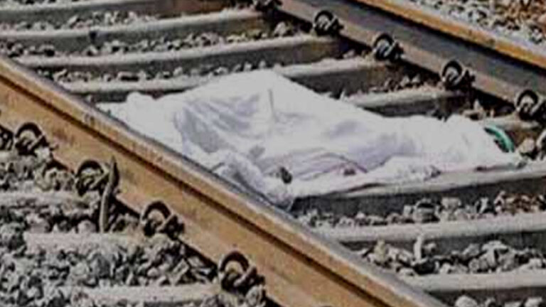 हापुड़ में किराये के बदले मकान मालिक ने मांग ली पत्नी, किरायेदार ने ट्रेन के आगे कूदकर दे दी जान!