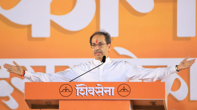 ‘दशहरा रैली’ में उद्धव बोले- ‘कटप्पा’ को शिवसैनिक माफ नहीं करेंगे; तो शिंदे बोले- ‘कटप्पा’ भी स्वाभिमानी था..’दो टप्पी नहीं’!