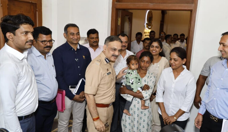 मुंबई पुलिस का सराहनीय कदम, चोरी की गई एक साल की बच्‍ची को पुलिस ने 48 घंटे में किया मां के हवाले!