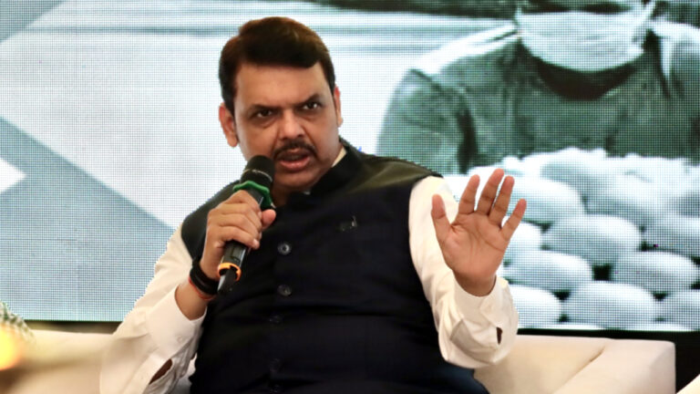 फडणवीस बोले- उद्धव ठाकरे ने पीठ में घोंपा था खंजर; लेना था बेईमानी का बदला!