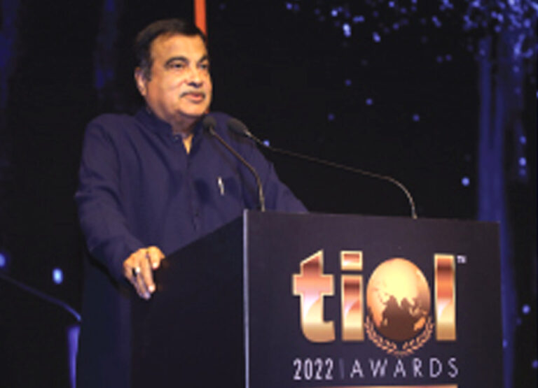 नितिन गडकरी ने क्यों कहा- देश, पूर्व पीएम मनमोहन सिंह का ऋणी रहेगा!