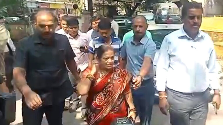 मुंबई पुलिस की घंटों पूछताछ के बाद किशोरी पेडनेकर बोलीं- सीएम शिंदे और फडणवीस से करूंगी मुलाकात
