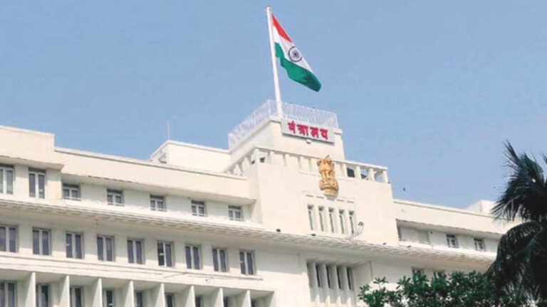मंत्रालय की छठी मंजिल से कूदा शख्स; सेफ्टी नेट पर गिरने से बची जान! कर रहा ये मांग…