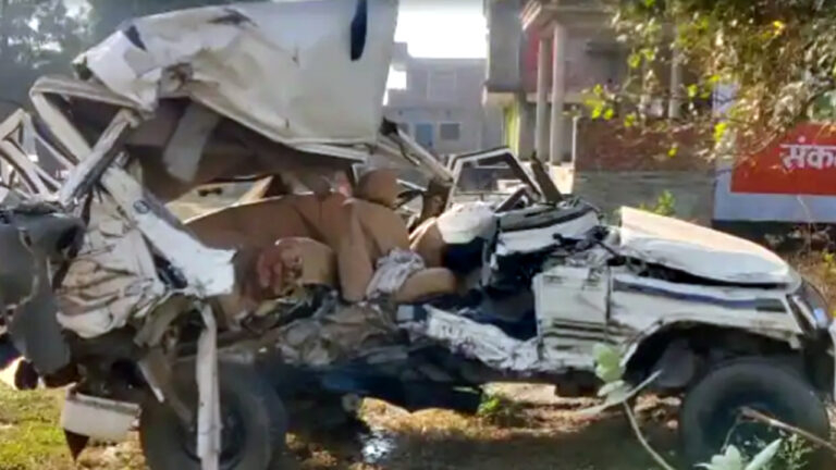 मध्य प्रदेश में भीषण सड़क हादसा; बोलेरो और डंपर की भिड़ंत, 5 की मौत, तीन घायल
