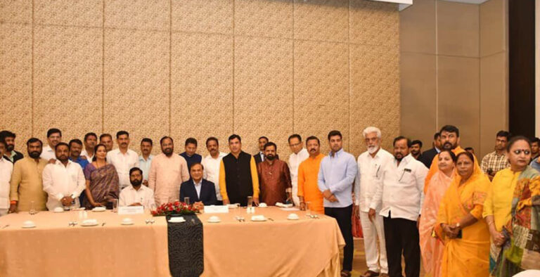 बीजेपी नेता कंबोज ने उद्धव ठाकरे पर साधा निशाना, बोले- पार्टी में क्या चल रहा है ये पता नहीं, फिर भी CM पर तंज!