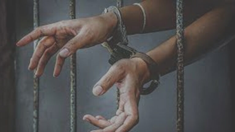 5 लाख चुराकर फरार कर्मचारी अलीबाग से गिरफ्तार