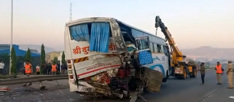 मुंबई-पुणे एक्सप्रेसवे पर भीषण हादसा, बारातियों से भरी बस को कंटेनर ने मारा टक्कर; एक की मौत, छह गंभीर