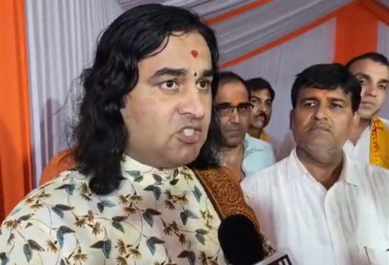 देवकीनंदन महाराज