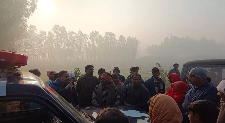 UP: हरदोई में भीषण सड़क हादसा, तेज रफ्तार वाहन की टक्‍कर से बाइक सवार तीन मजदूरों की मौत!