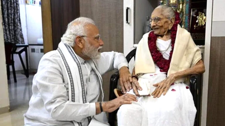 पीएम मोदी की माँ हीराबेन की तबीयत में सुधार