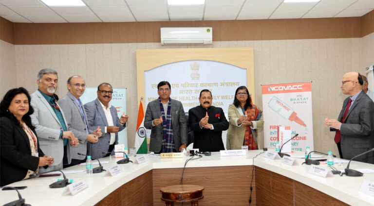 गणतंत्र दिवस पर दुनिया की पहली कोविड नेजल वैक्सीन 'इनकोवैक' लांच, जानें- कितनी है कीमत?