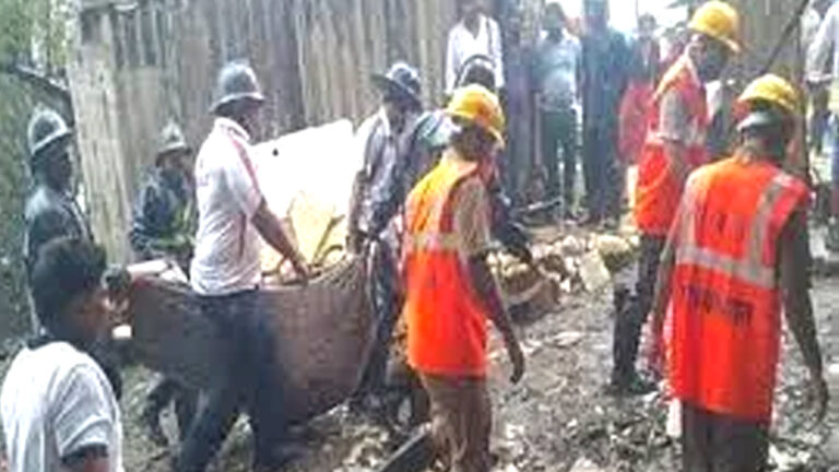 ठाणे के घोड़बंदर रो़ड की खाड़ी में मिला अधेड़ व्यक्ति का शव