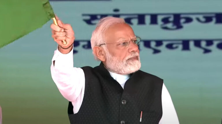वंदे भारत ट्रेन शुरू, पीएम मोदी ने दिखाई हरी झंडी