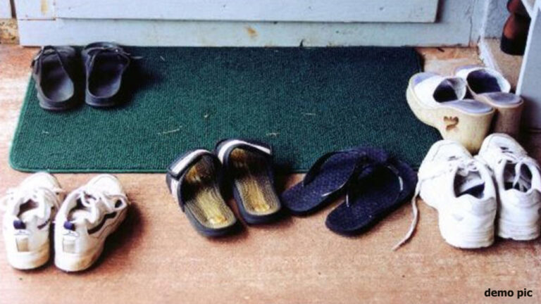 ठाणे में दंपति ने घर के बाहर चप्पल रखने पर पड़ोसी की हत्या की