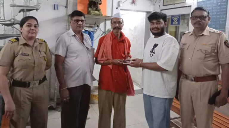 अमिताभ बच्चन के मेकअप आर्टिस्ट दीपक सावंत