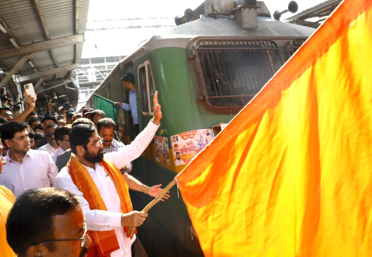 महाराष्ट्र: विशेष ट्रेन से अयोध्या के लिए रवाना हुए शिवसैनिक; कल अयोध्या में रामलला का दर्शन करेंगे सीएम शिंदे!