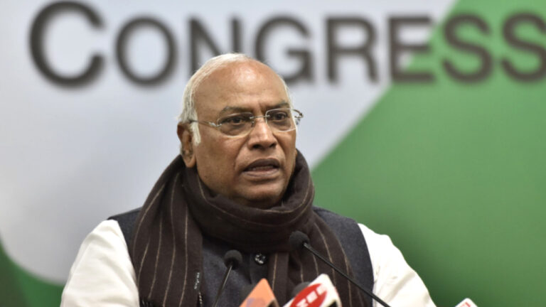 कांग्रेस नेता खड़गे बोले- नोटबंदी पर पर्दा डालने के लिए की गई ‘दूसरी नोटबंदी’, इसकी निष्पक्ष जांच होनी चाहिए