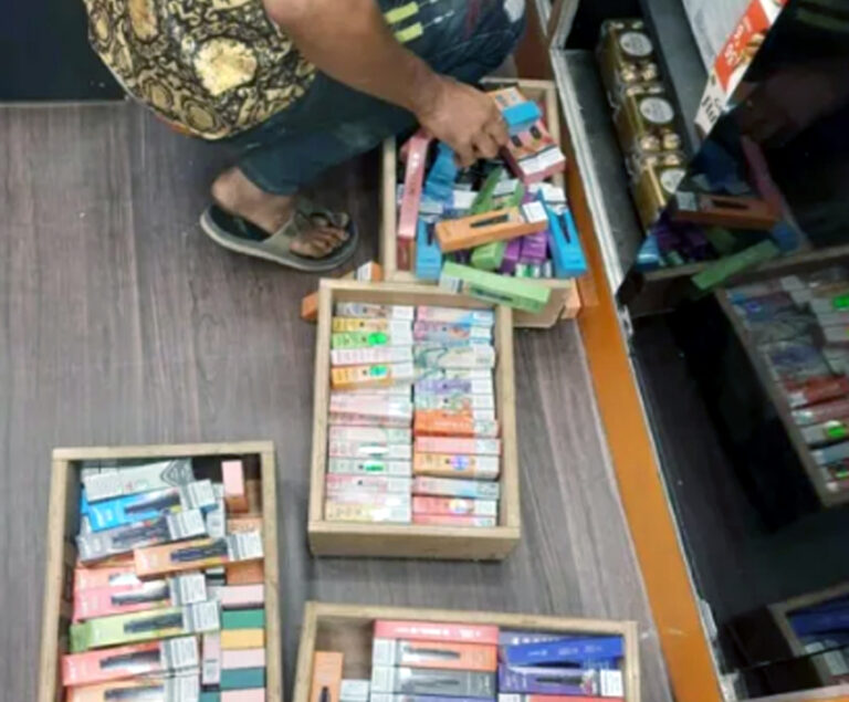 नवी मुंबई के खारघर में 6 लाख 44 हजार रुपए का e cigarette बरामद