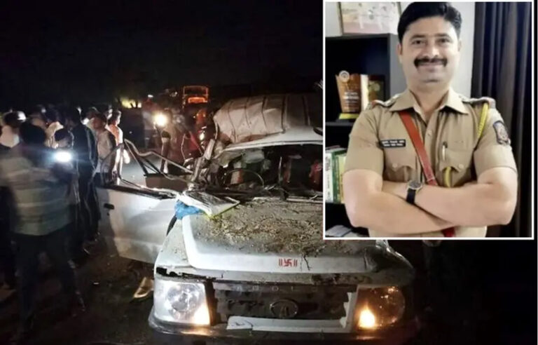 जलगांव में पुलिस की गाड़ी पर गिरा पेड़, दो अधिकारियों की मौत, तीन की हालत गंभीर
