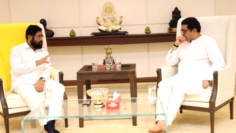 महाराष्ट्र की सियासत में एक और नया मोड़, सीएम शिंदे से मिले MNS चीफ राज ठाकरे